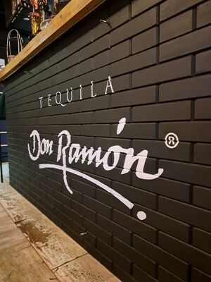 Роспись стен - Роспись барной стойки с логотипом текилы Don Ramón для гастробара Gastreat